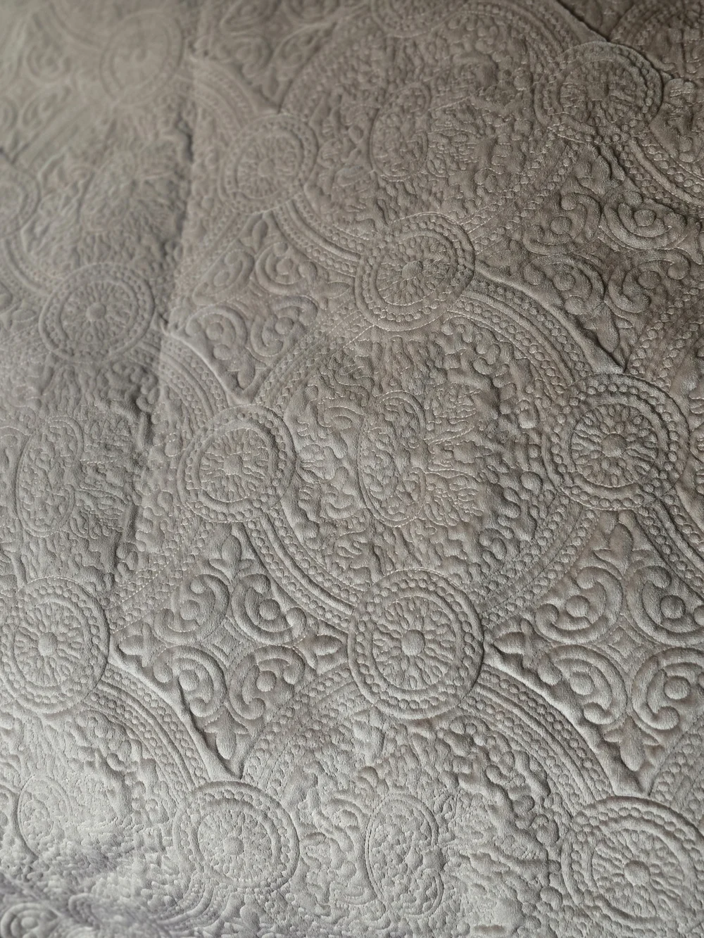 Elegant Textured Quilted Bedspread - Light Blush